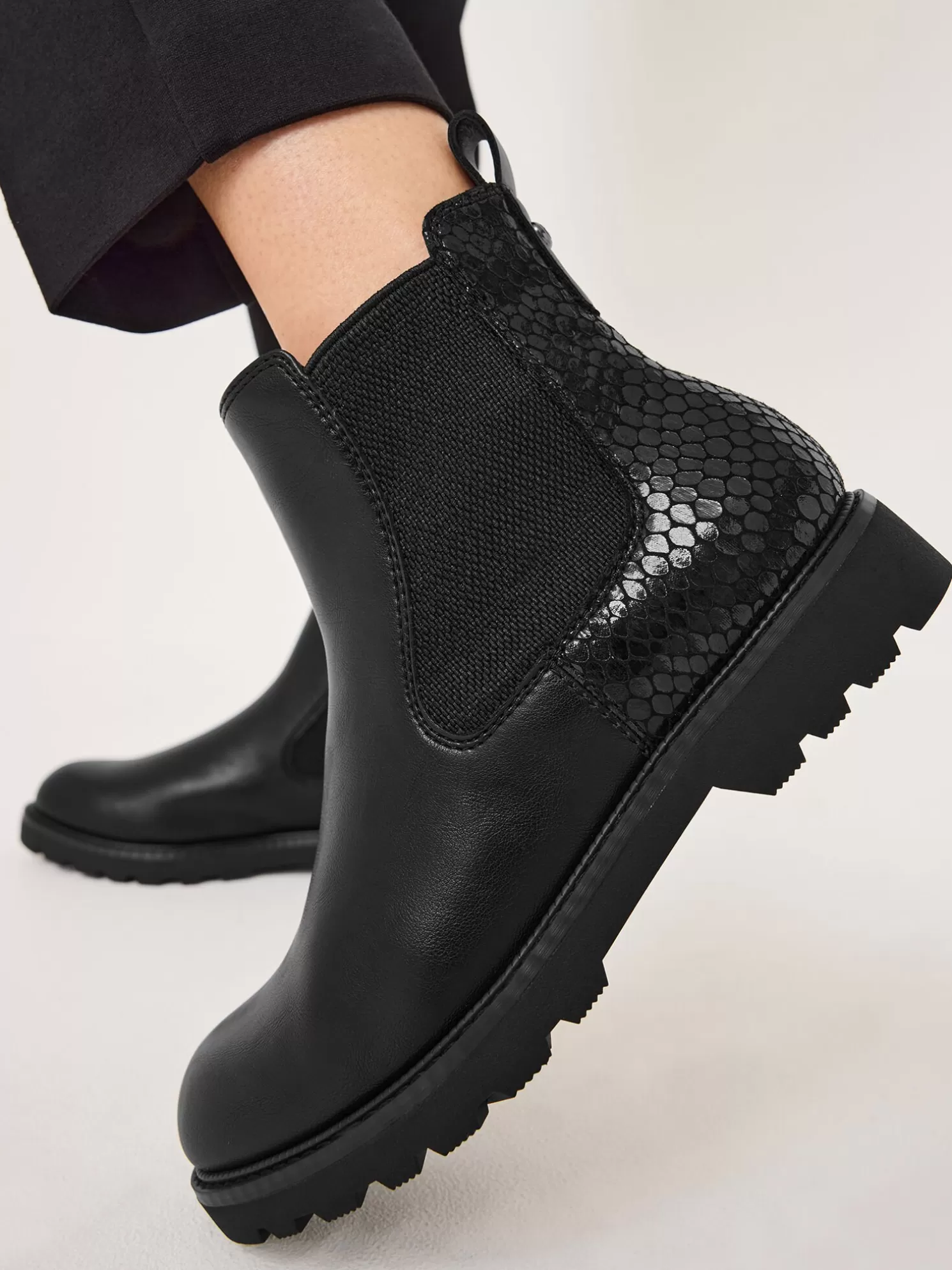 Tamaris Chelsea Boot - schwarz